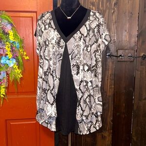 Stem And Vine Flutter Sleeve Layered Top In Grey Sz 1X